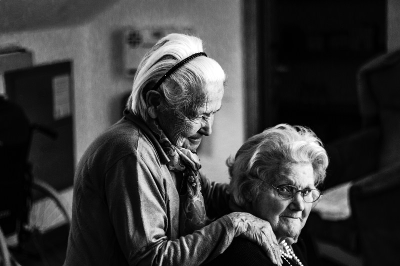 la compassion pour prévenir la solitude chez les personnes âgées